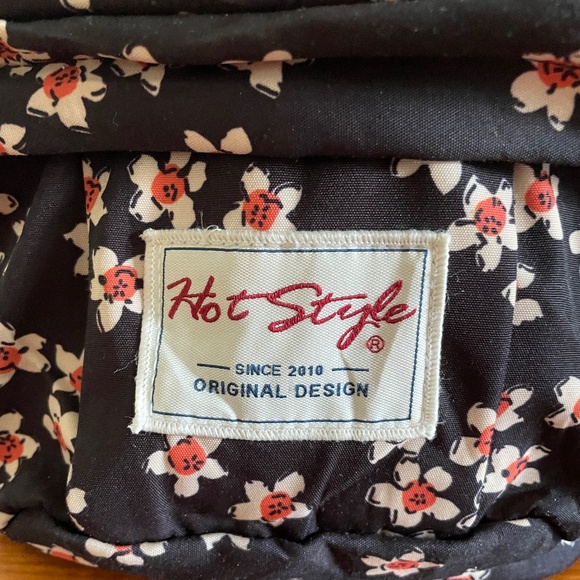 HOTSTYLE BESTIE Tote | Backpack - Small - Picture 4 of 6